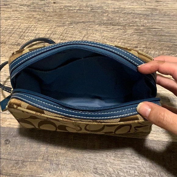 Coach wristlet - Picture 3 of 4